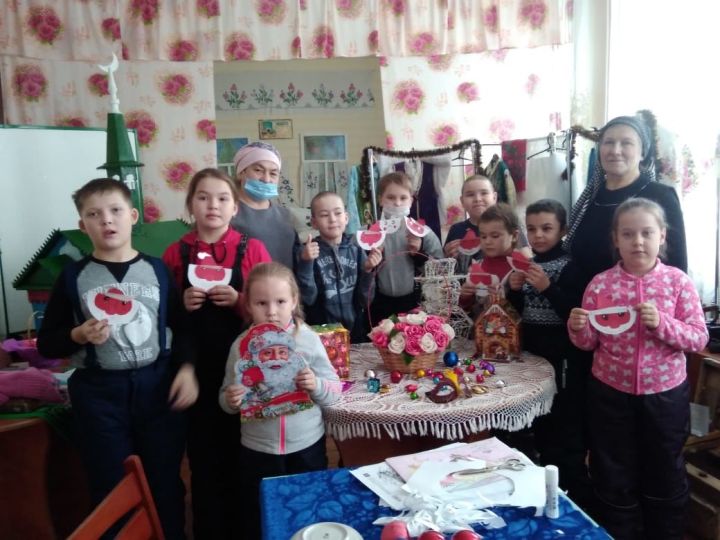 Ребята Аксубаевского района сделали Деда Мороза своими руками 