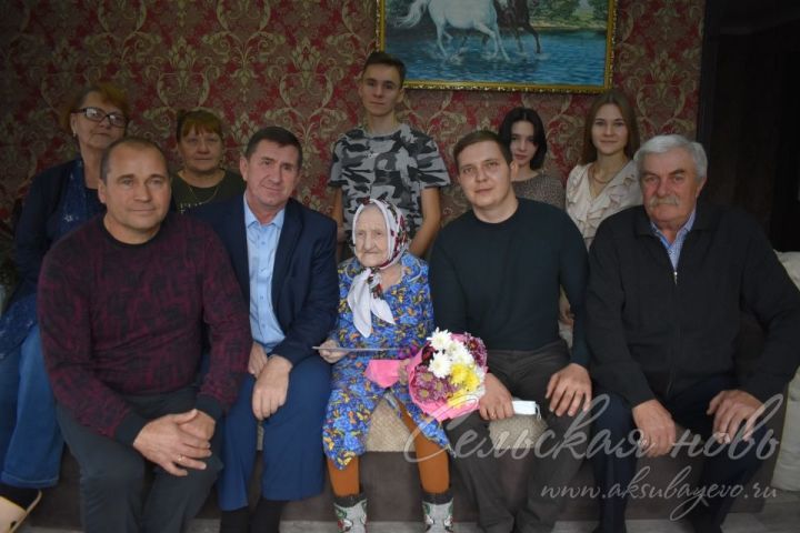 Жительница Аксубаева 90-летний юбилей встретила с песнями