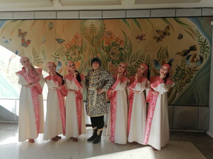 Аксубаевский «SotzDэнс» сцену превратил в царские палаты