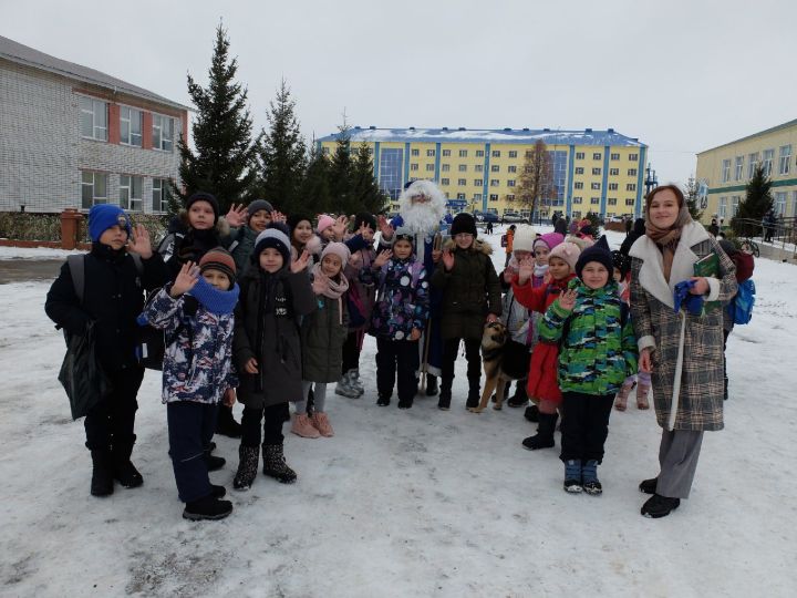 Аксубаевские школьники отпраздновали День рождения Деда Мороза