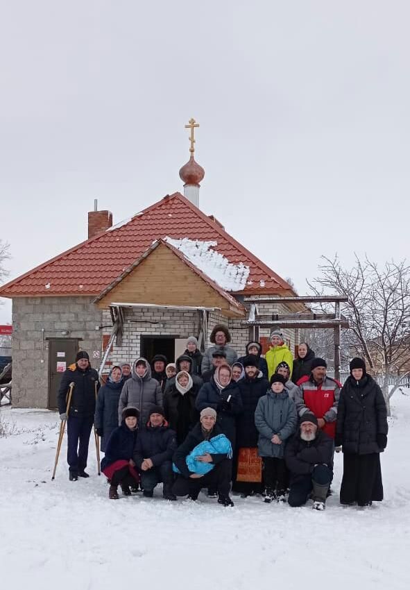 В Аксубаевском районе на сельский храм установили купол и крест