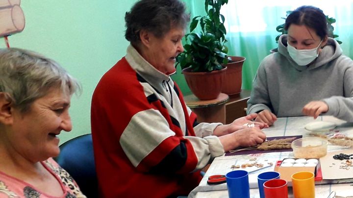 Аксубаевские ветераны занимаются творчеством для здоровья и настроения