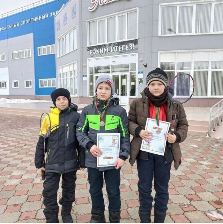 В Аксубаевском районе ученики увлекаются бадминтоном