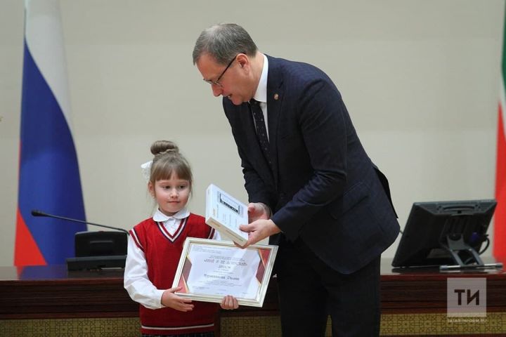 В Казанском Кремле наградили юных победителей конкурса антикоррупционного творчества
