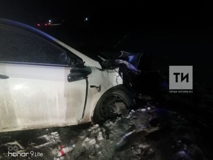 Водитель авто уснул на трассе в Татарстане и влетел в автовоз