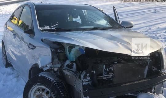 Легковушка вылетела с трассы в кювет в Татарстане, пострадал пассажир
