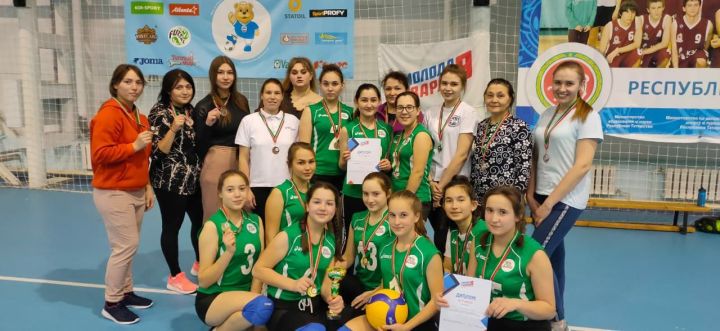 В Аксубаеве состоялся турнир по волейболу на Кубок Молодой Гвардии