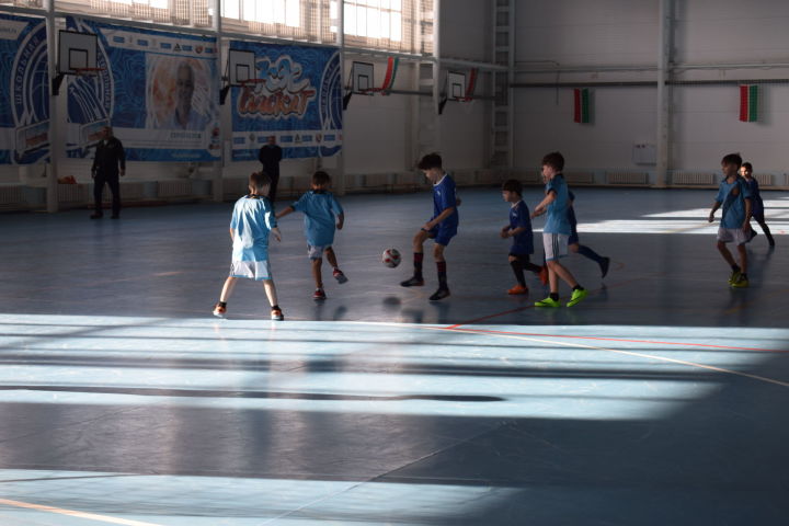 В Аксубаеве проходит зональный этап Кубка РТ по мини-футболу среди юношей