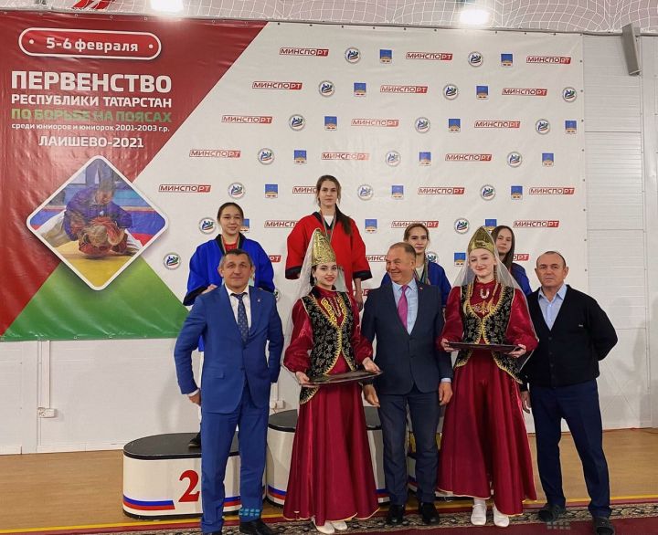 Ольга Шугаева из Аксубаевского района заняла первое место на соревнованиях по борьбе на поясах
