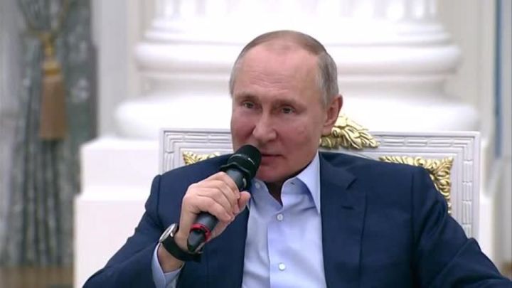 Путин жестко поговорил с кабмином из-за "ценовых ударов" по россиянам