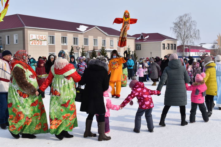Аксубаевцы проводили зиму и отпраздновали Масленицу