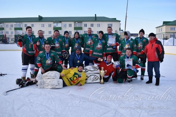 Аксубай хоккейчылары ир-атлар командалары арасында хоккей буенча Татарстан беренчелегендә җиңү яуладылар