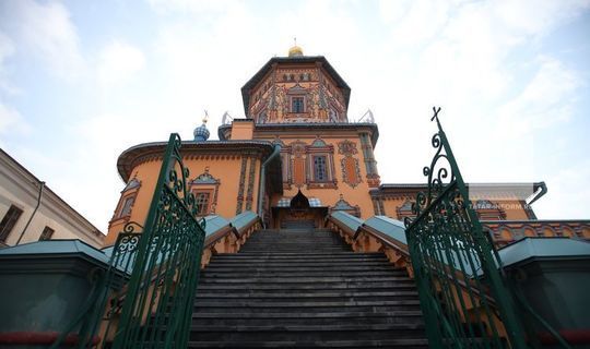 В алтаре собора Петра и Павла в Казани при реставрации выявлены росписи XIX века