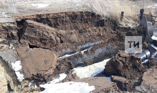 В Спасском районе РТ размыло трубы на реке Бездна, осыпалась грунтовая дорога