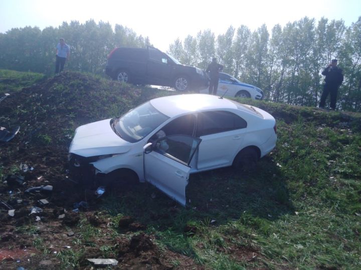 В Аксубаевском районе легковушка вылетела в кювет