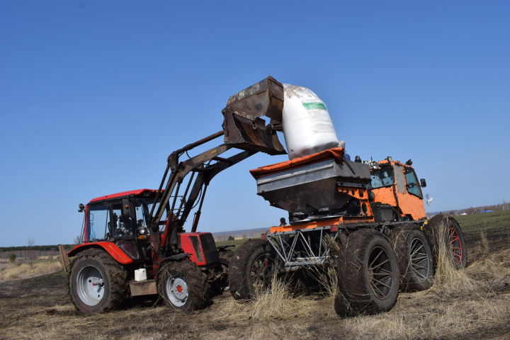 Аксубаевские земледельцы ведут полевые работы, не снижая темпа