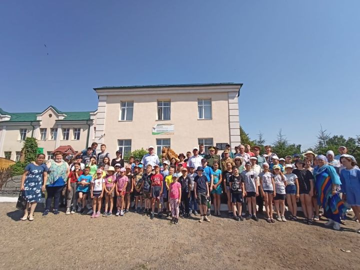 В Аксубаеве в честь 80-летия начала ВОВ открыли мемориальную доску