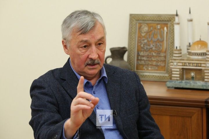 Рафаэль Хакимов: «Попытки представить татар молодой нацией рассчитаны на несведущих обывателей»