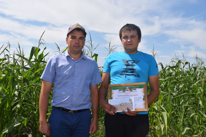 Аксубаевский механизатор удостоился награды от руководства района