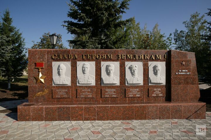 В Башкортостане открыли памятник герою, водрузившему Знамя Победы над Рейхстагом Гази Загитову