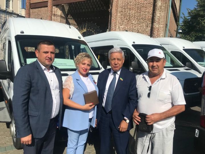Аксубаевскому представительству Ассамблеи дружбы народов подарили автобус