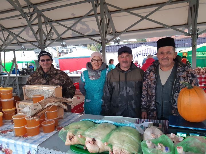 Аксубаевцы открыли сезон продажи сельхозтоваров казанцам