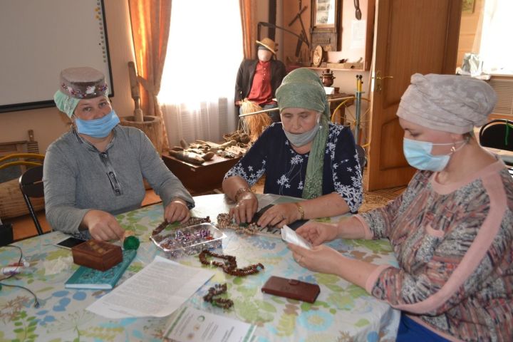Аксубаевцы учатся рукоделию и художественному творчеству в музее