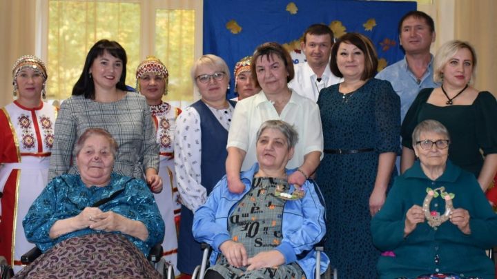 Аксубаевские артисты порадовали ветеранов концертом