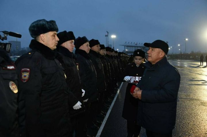 Президент Татарстана вручил сотрудникам МВД ключи от служебных автомобилей