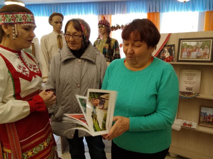 Выставка в Аксубаевском РДК открыла «тайну» чувашского узора