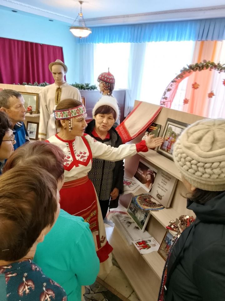 Выставка в Аксубаевском РДК открыла «тайну» чувашского узора