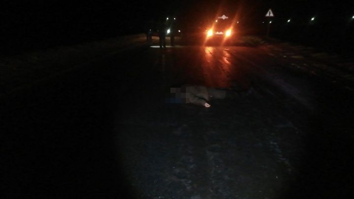 В Татарстане легковушка насмерть сбила мужчину, который лежал на проезжей части
