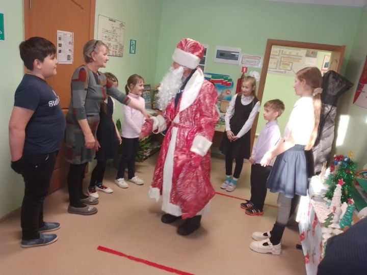 В Русскокиреметской начальной школе состоялся веселый новогодний праздник