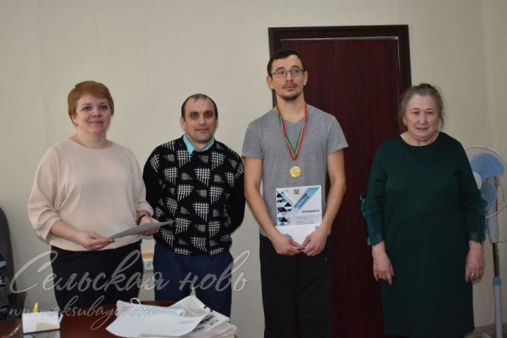 Аксубаевская "Сельская новь" почтила память Фахертдина Шаязданова шахматным турниром
