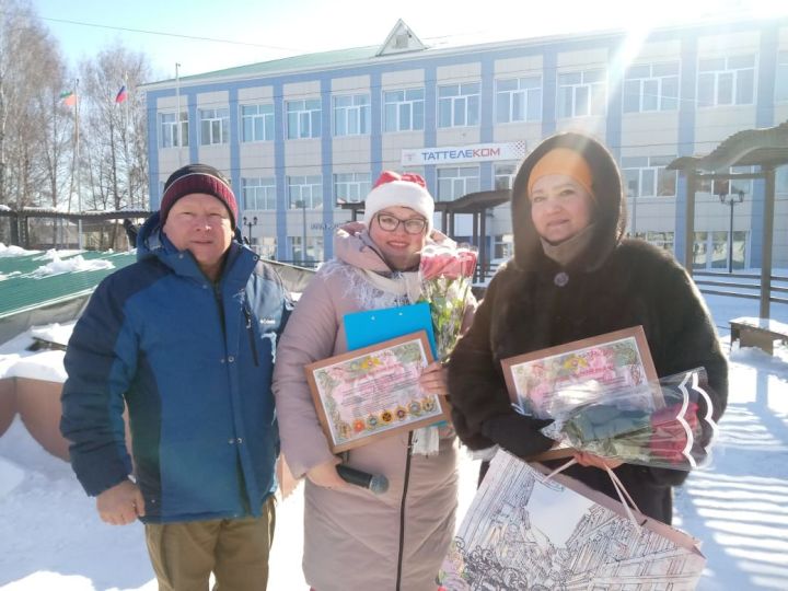 Представительниц культуры и образования Аксубаевского района наградили воины-ветераны