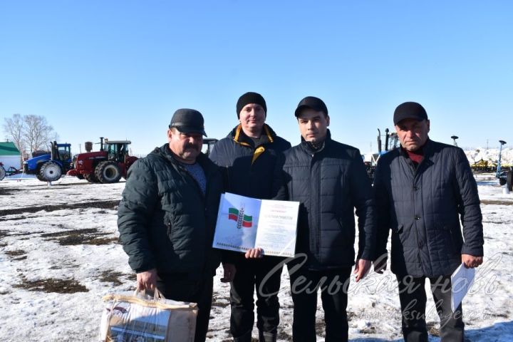 Аксубаевский специалист получил награду за добросовестную работу
