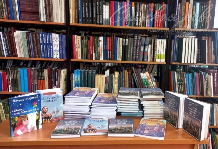 Аксубаевской библиотеке подарили новые книги