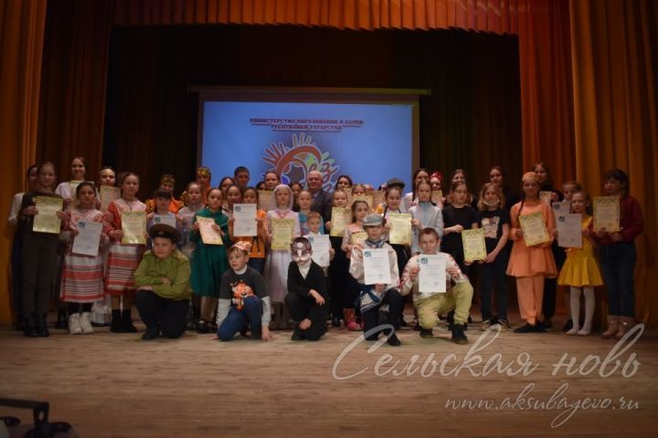 Лучшие творческие коллективы Аксубаевского района выступят на зональном этапе фестиваля «Без бергэ»