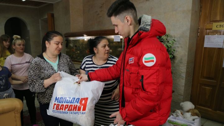 Татарстанские волонтеры оказывают помощь прибывшим переселенцам из ДНР и ЛНР