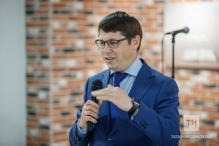 Гендиректор АО «Татмедиа» поздравил журналистов с Днем печати Татарстана