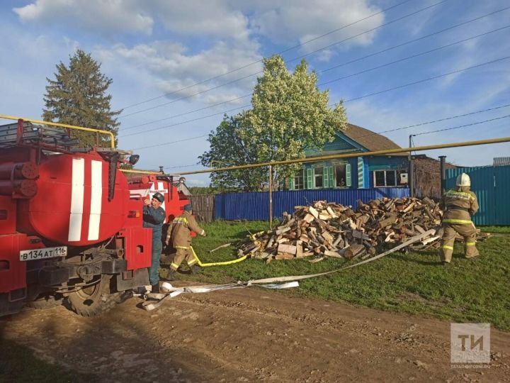 В Татарстане на пожаре в частном доме погибли мужчина и женщина