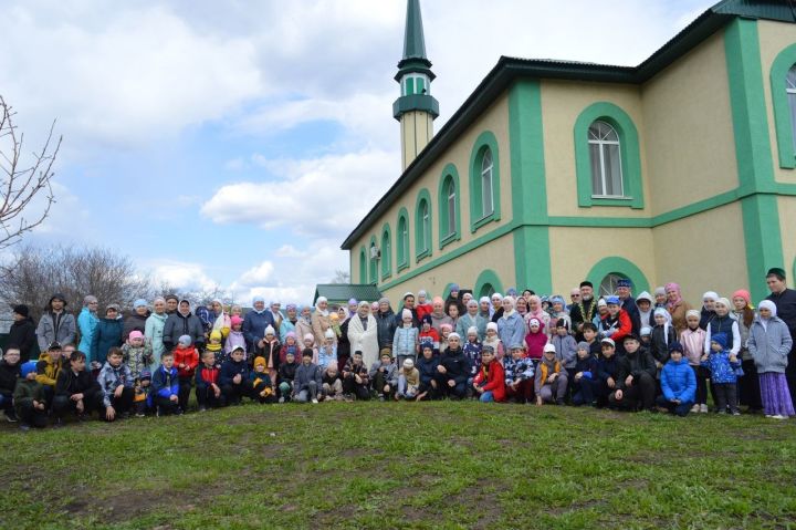 В Аксубаевской мечети организовали детский праздник в честь Ураза байрам