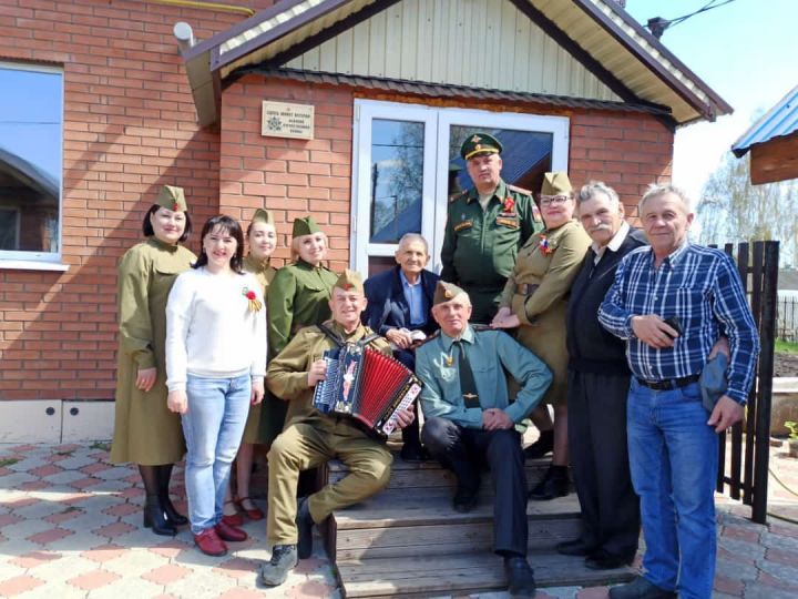 Для Аксубаевского ветерана устроили концерт на дому