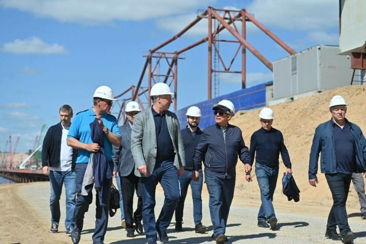 Минниханов и Хуснуллин оценили ход строительства М12 в Татарстане