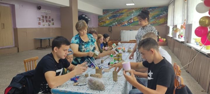 Аксубаевские ребята осваивают технику плетения из джута
