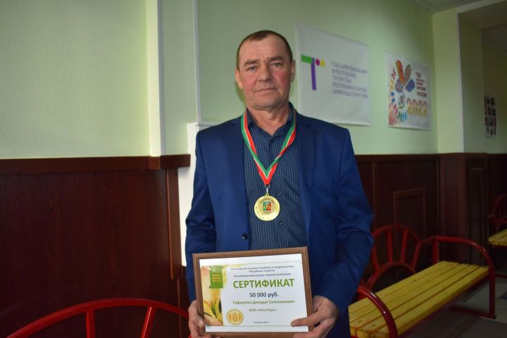 Аксубаевский комбайнер стал одним из лучших в республике