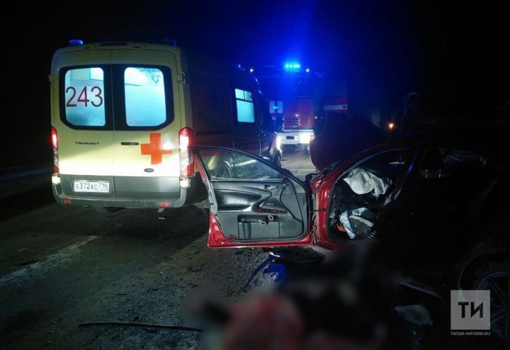«Лада» загорелась после столкновения с Lexus на трассе в РТ, два человека погибли