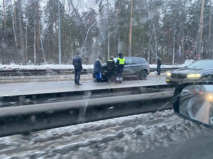 Водители сняли на видео массовую аварию на Горьковском шоссе в столице РТ