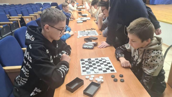 Аксубаевские юные шахматисты и шашисты сразились на первенстве района