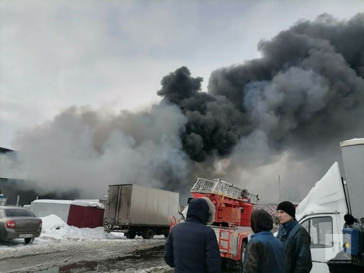 Крупное возгорание произошло в Казани